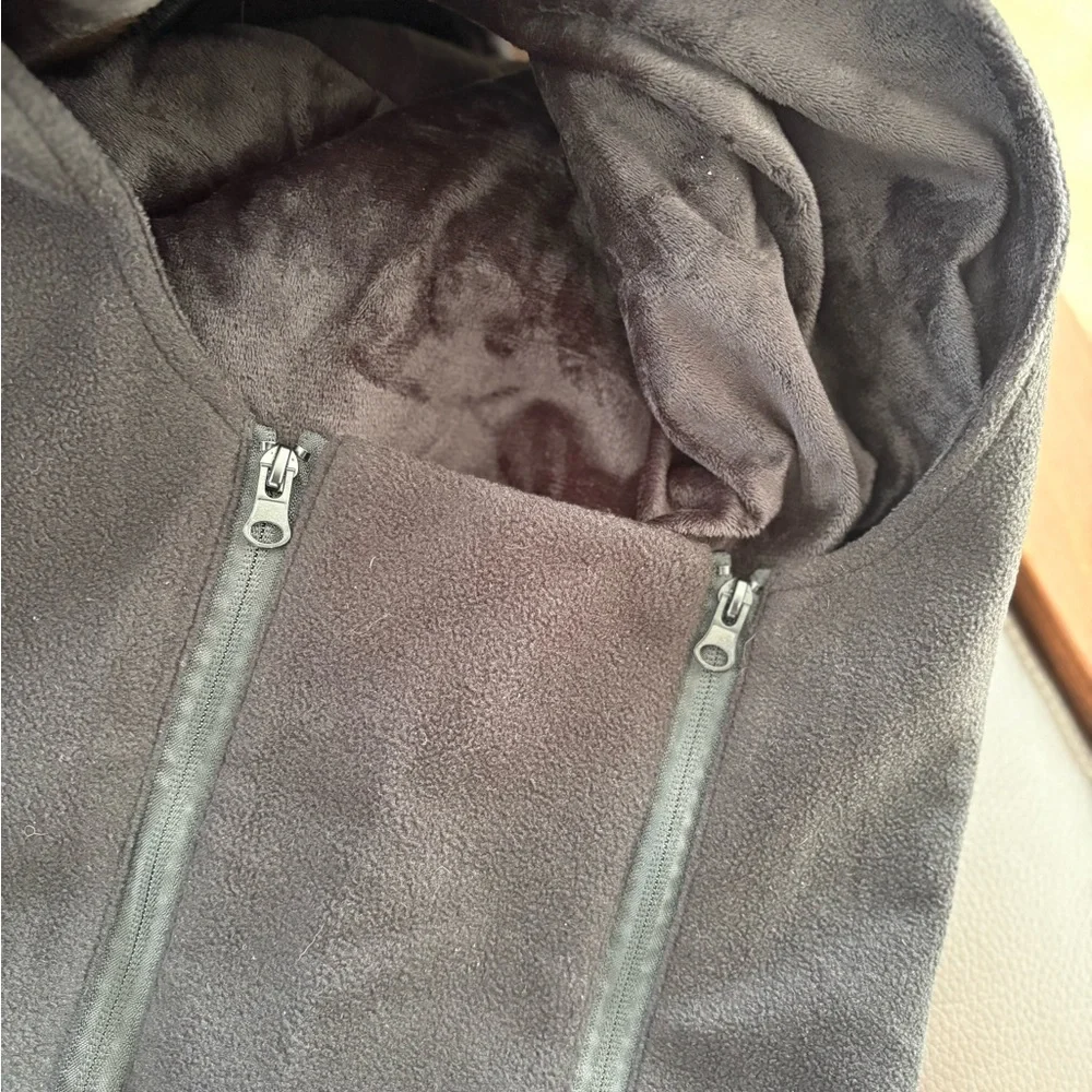 Arris women’s heated vest, customizable size/ fit. Black. Like New. - Picture 7 of 10